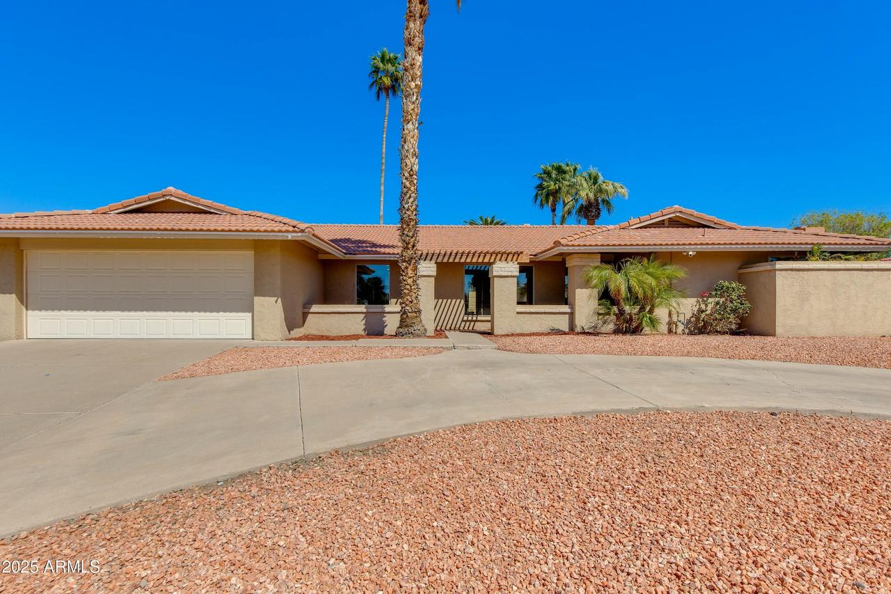 302 E Carol Ann Way, Phoenix, AZ 85022