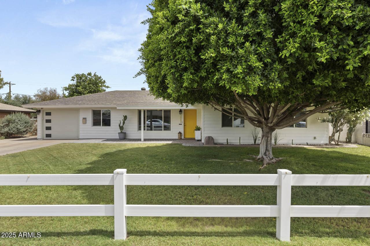 3040 E Glenrosa Ave., Phoenix, AZ 85016