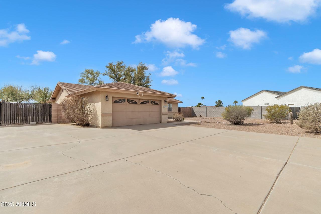 15210 S Country Club Way, Arizona City, AZ 85123
