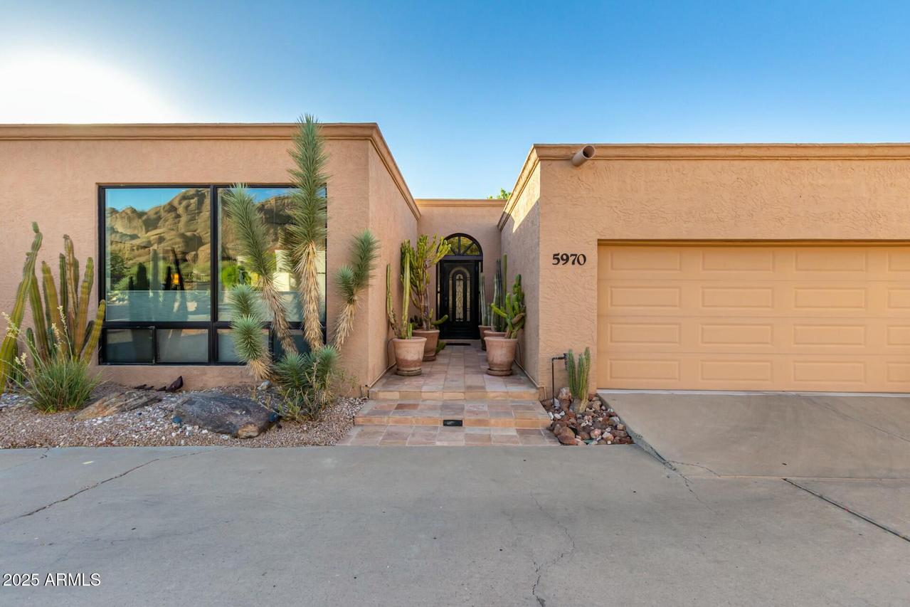 5970 N Echo Canyon Dr., Phoenix, AZ 85018