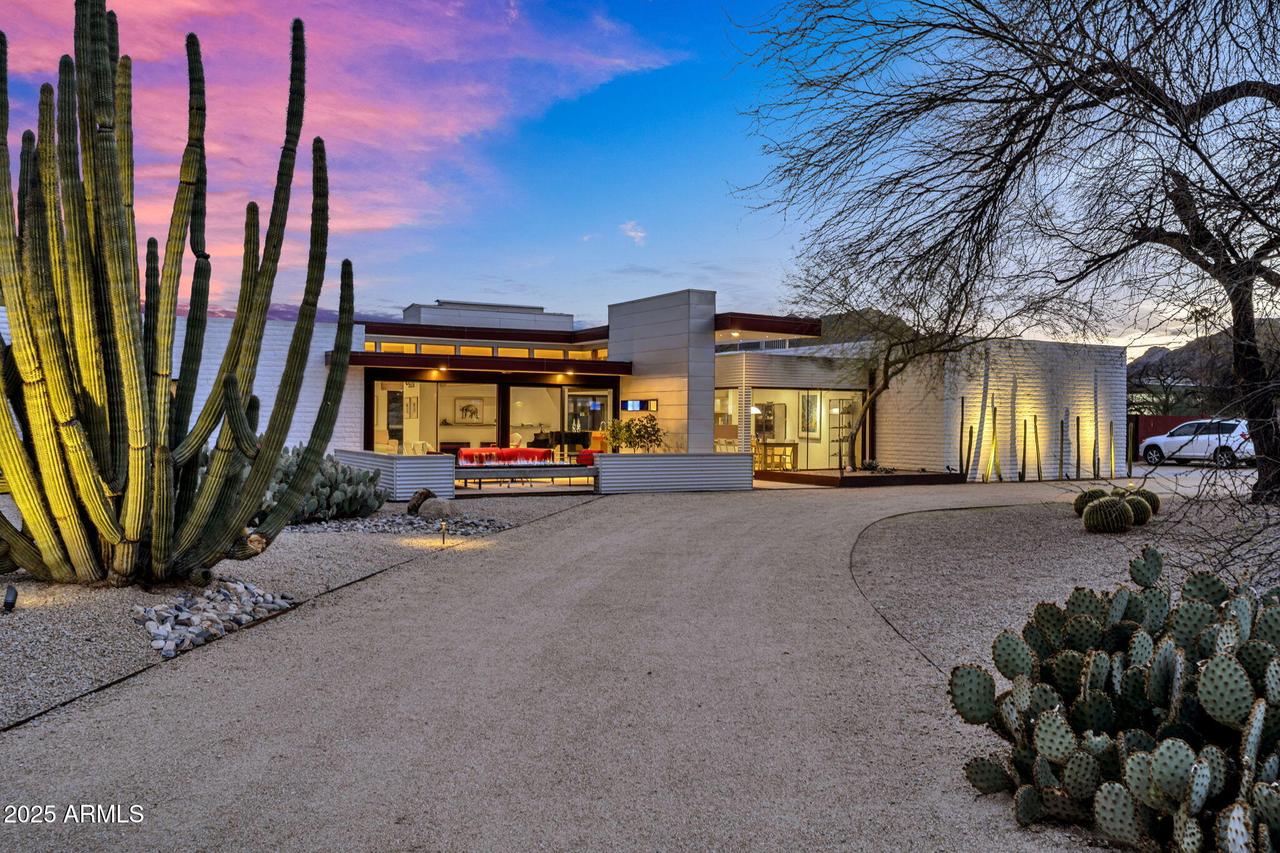 5033 E Turquoise Ave., Paradise Valley, AZ 85253
