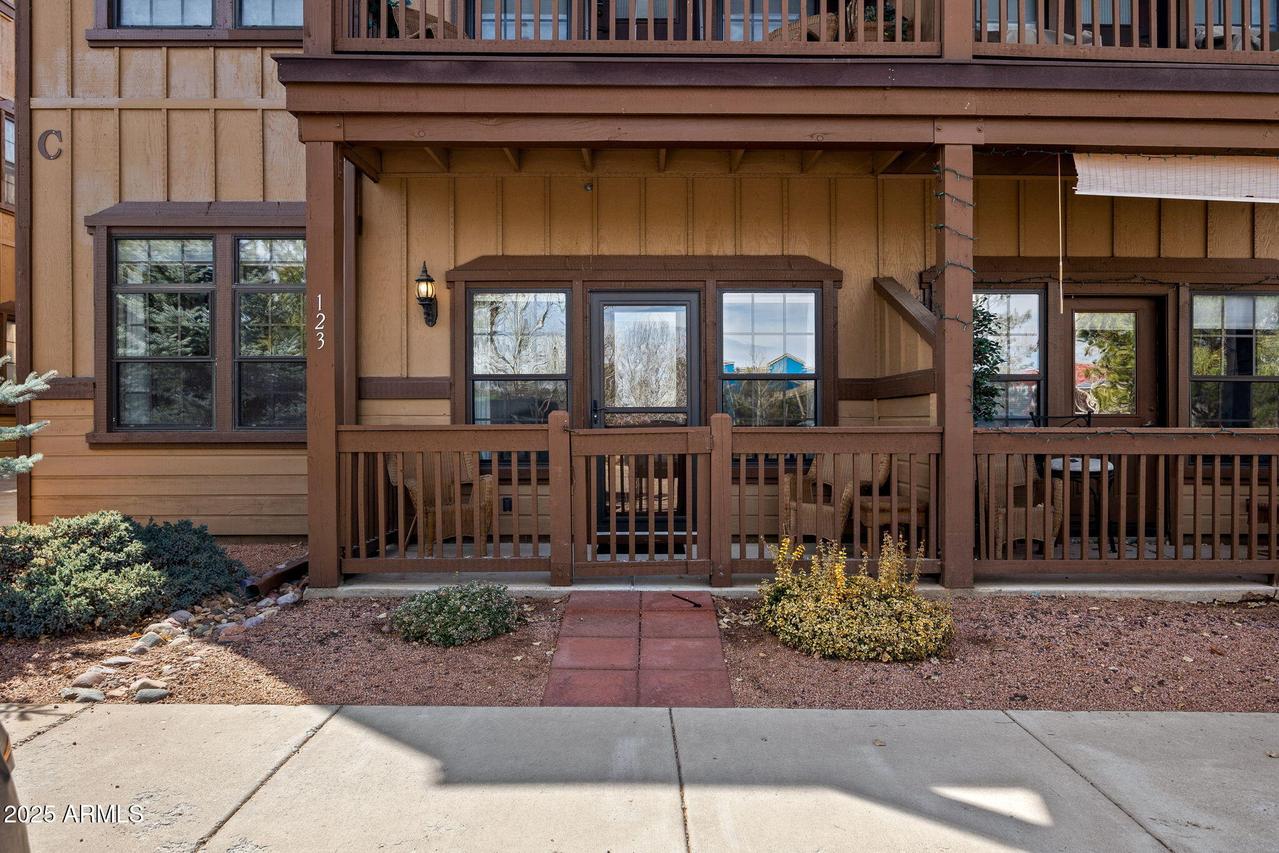 2411 Quarter Horse Tr. #123, Overgaard, AZ 85933