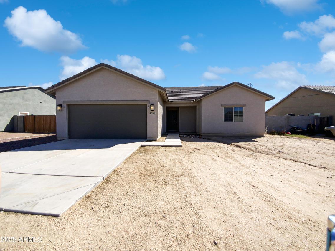 5719 E Santa Clara Dr., San Tan Valley, AZ 85140