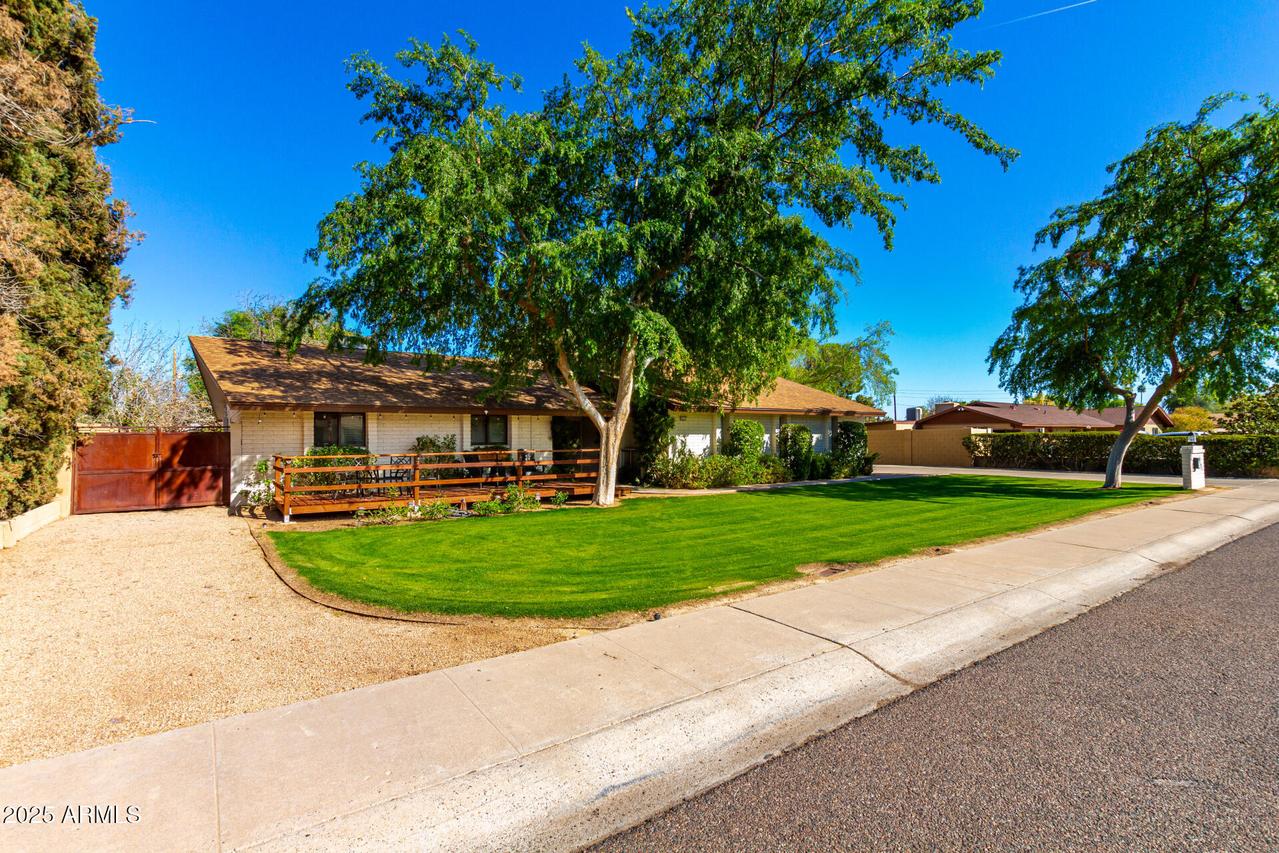 8427 N 16th Ave., Phoenix, AZ 85021