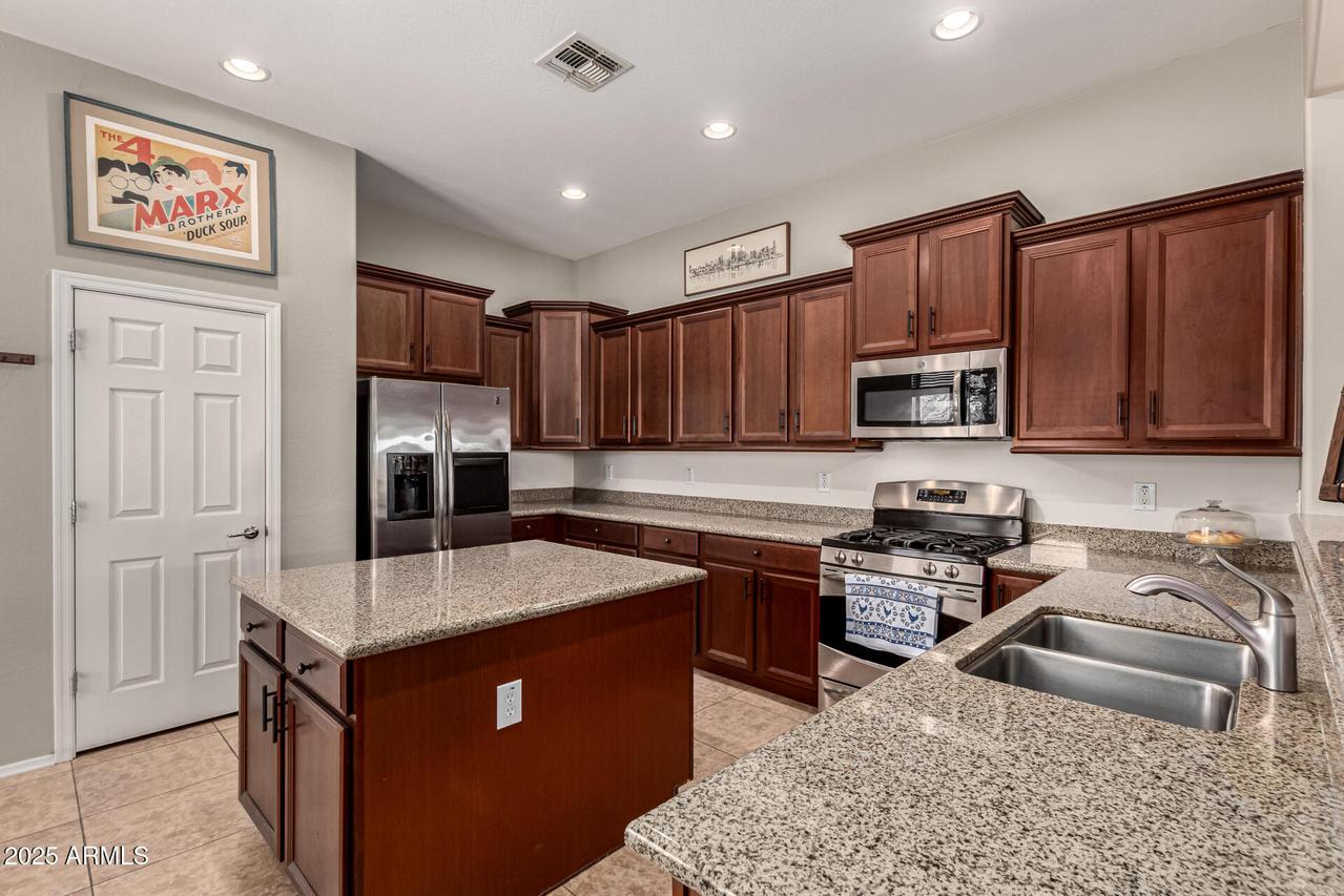 3914 E Constance Way, Phoenix, AZ 85042