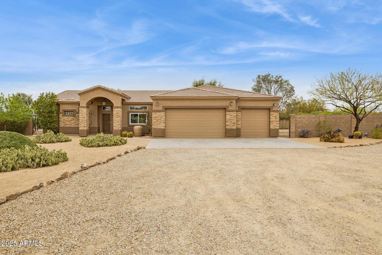 39520 N 1st St., Phoenix, AZ 85086