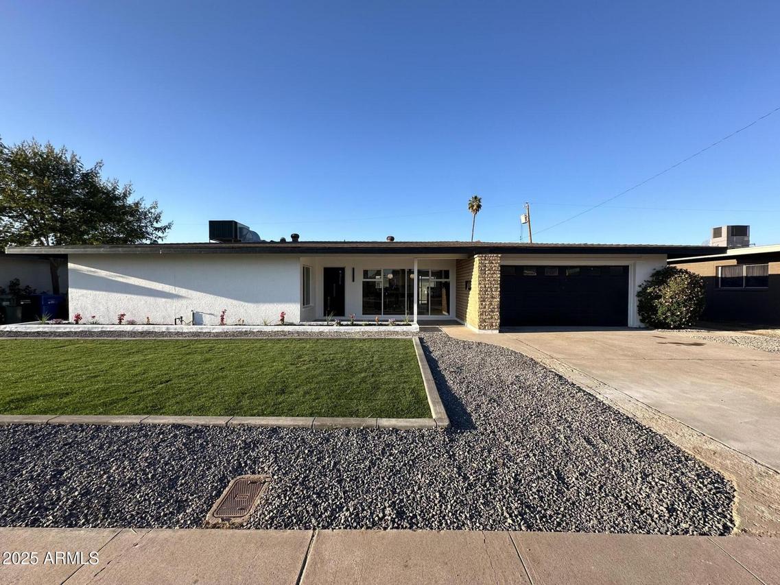 1922 W Joan De Arc Ave., Phoenix, AZ 85029