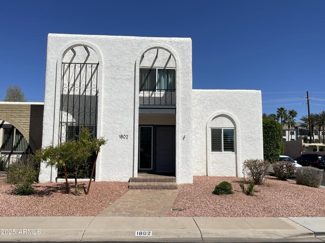 1802 W Citrus Way, Phoenix, AZ 85015