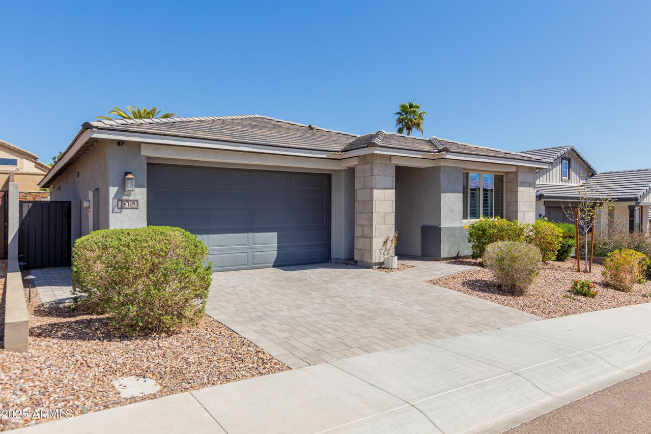 816 E Amberwood Dr., Phoenix, AZ 85048