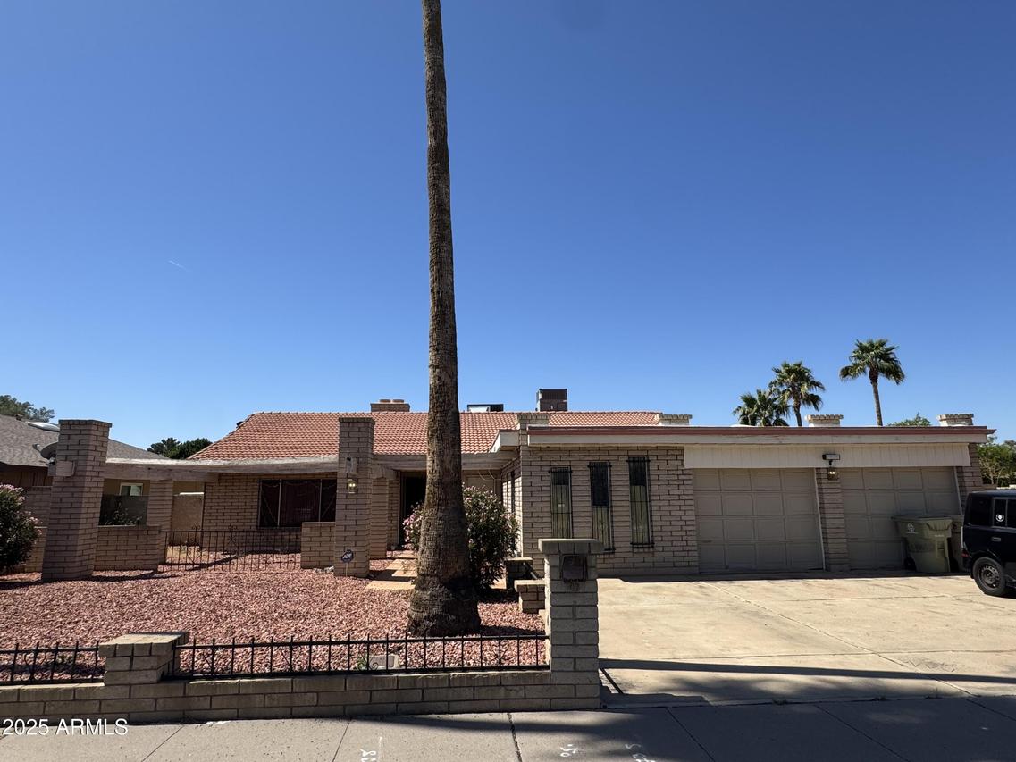 8632 N 48 Dr., Glendale, AZ 85302