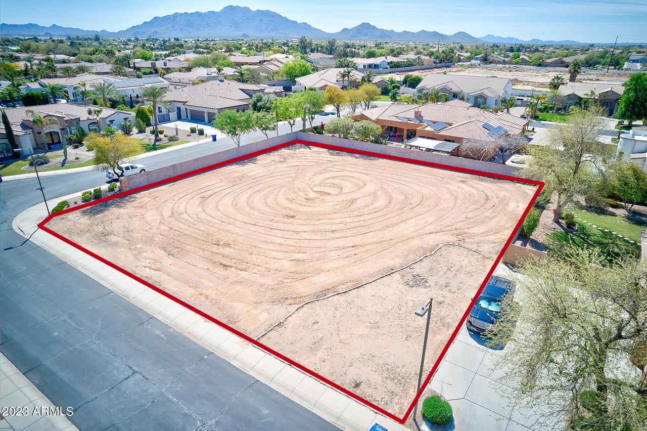 4221 E Aquarius Pl. #26, Chandler, AZ 85249