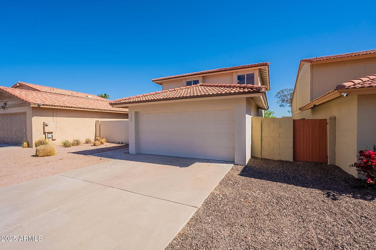 9833 S 44th St., Phoenix, AZ 85044