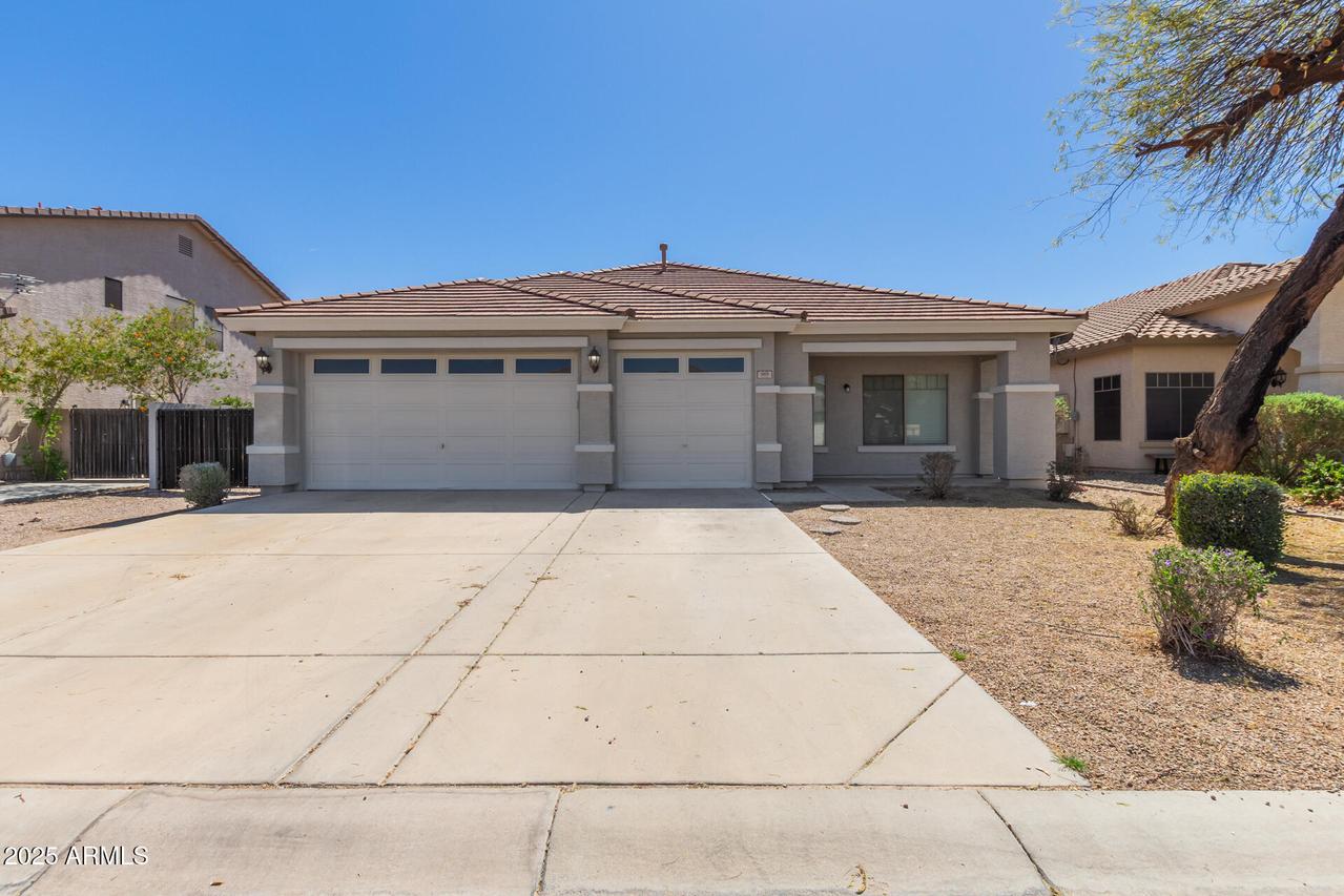 889 E Harold Dr., San Tan Valley, AZ 85140