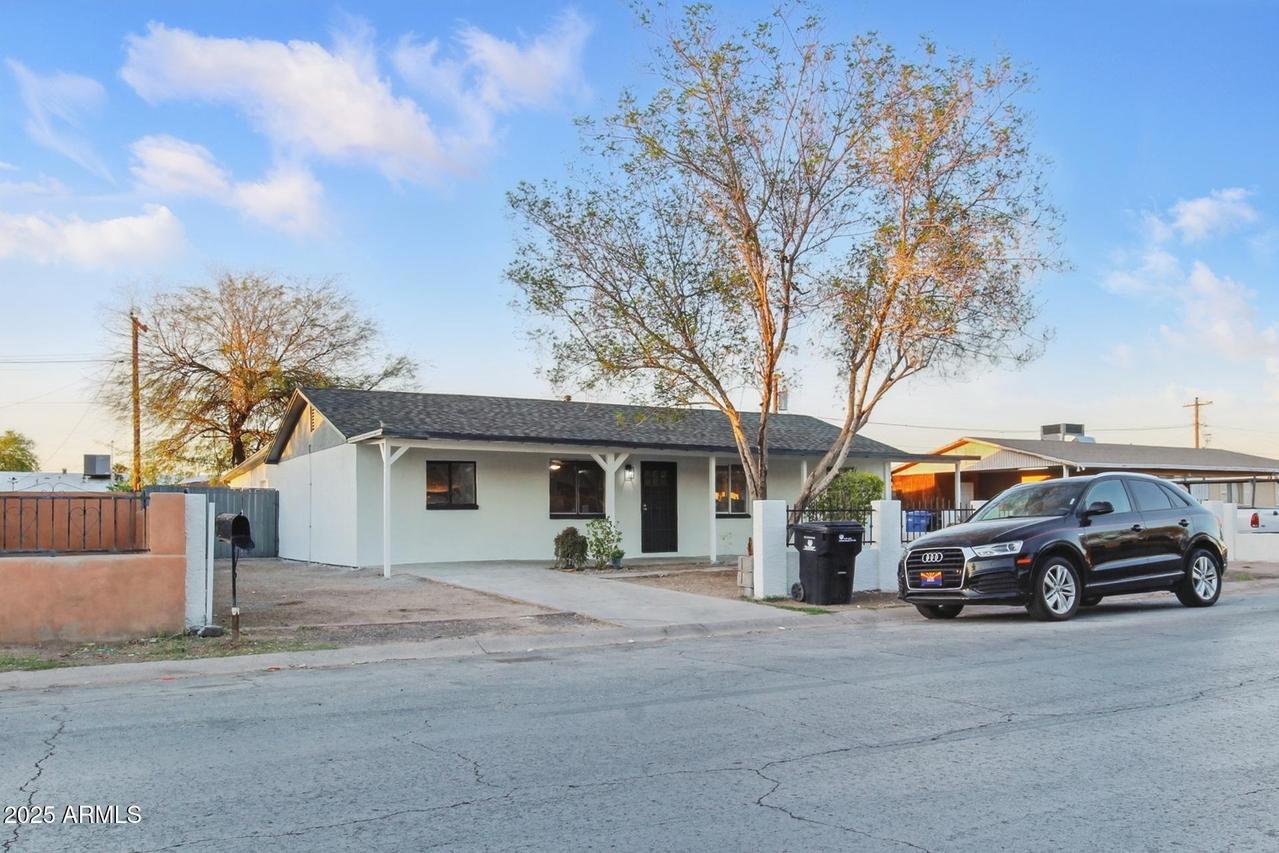 4002 W Alta Vista Rd., Phoenix, AZ 85041