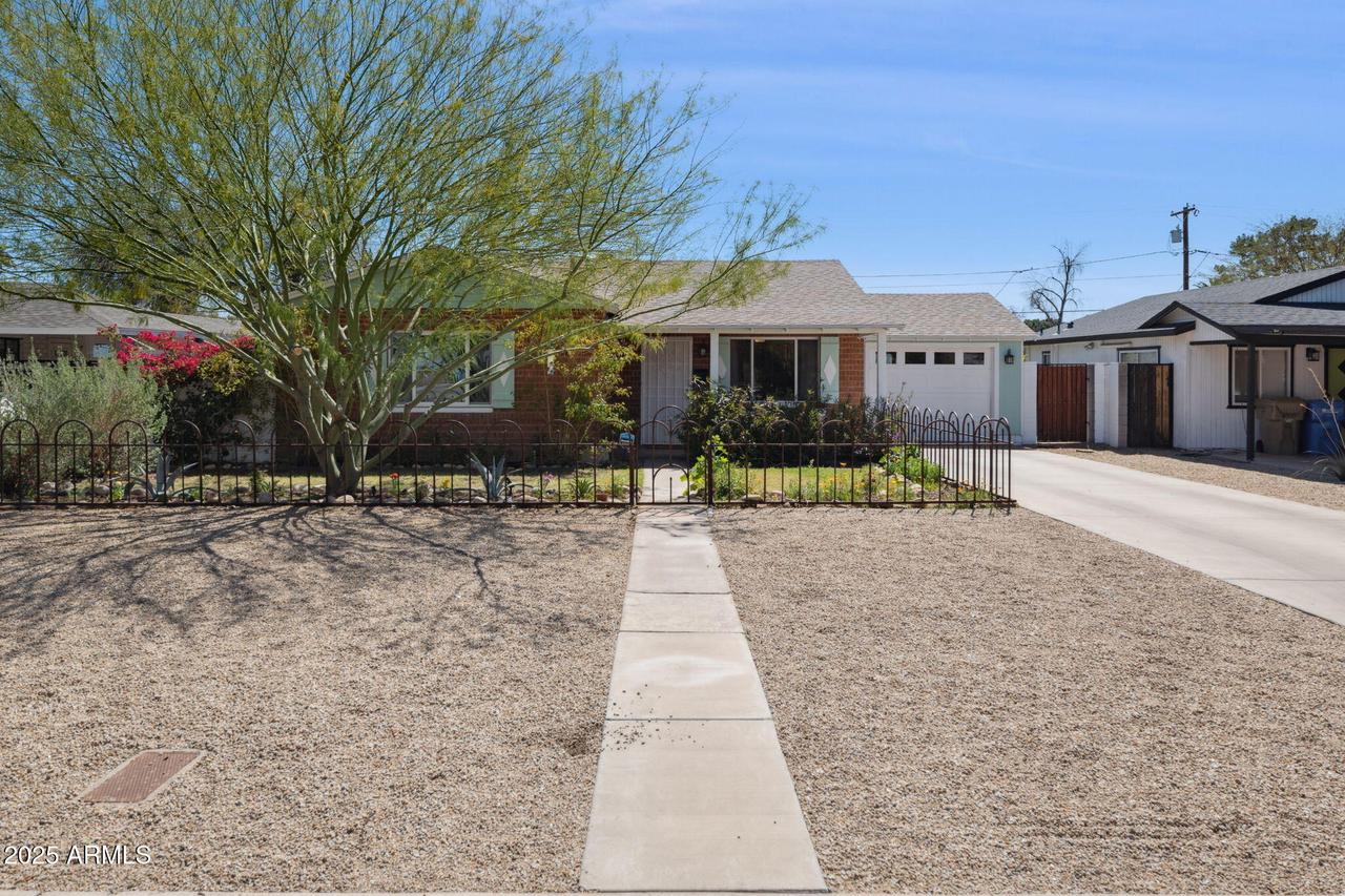 2921 E Cheery Lynn Rd., Phoenix, AZ 85016