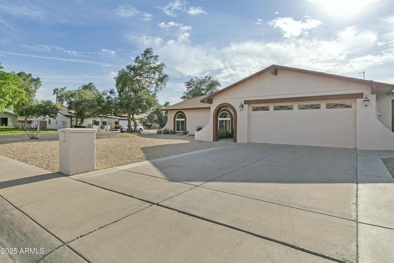 14240 N 24th Ln., Phoenix, AZ 85023