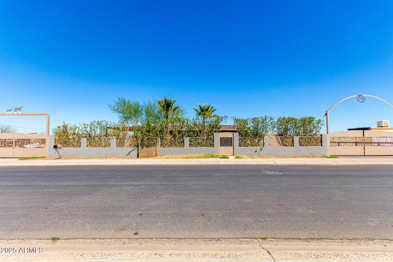 4002 W Pecan Rd., Phoenix, AZ 85041