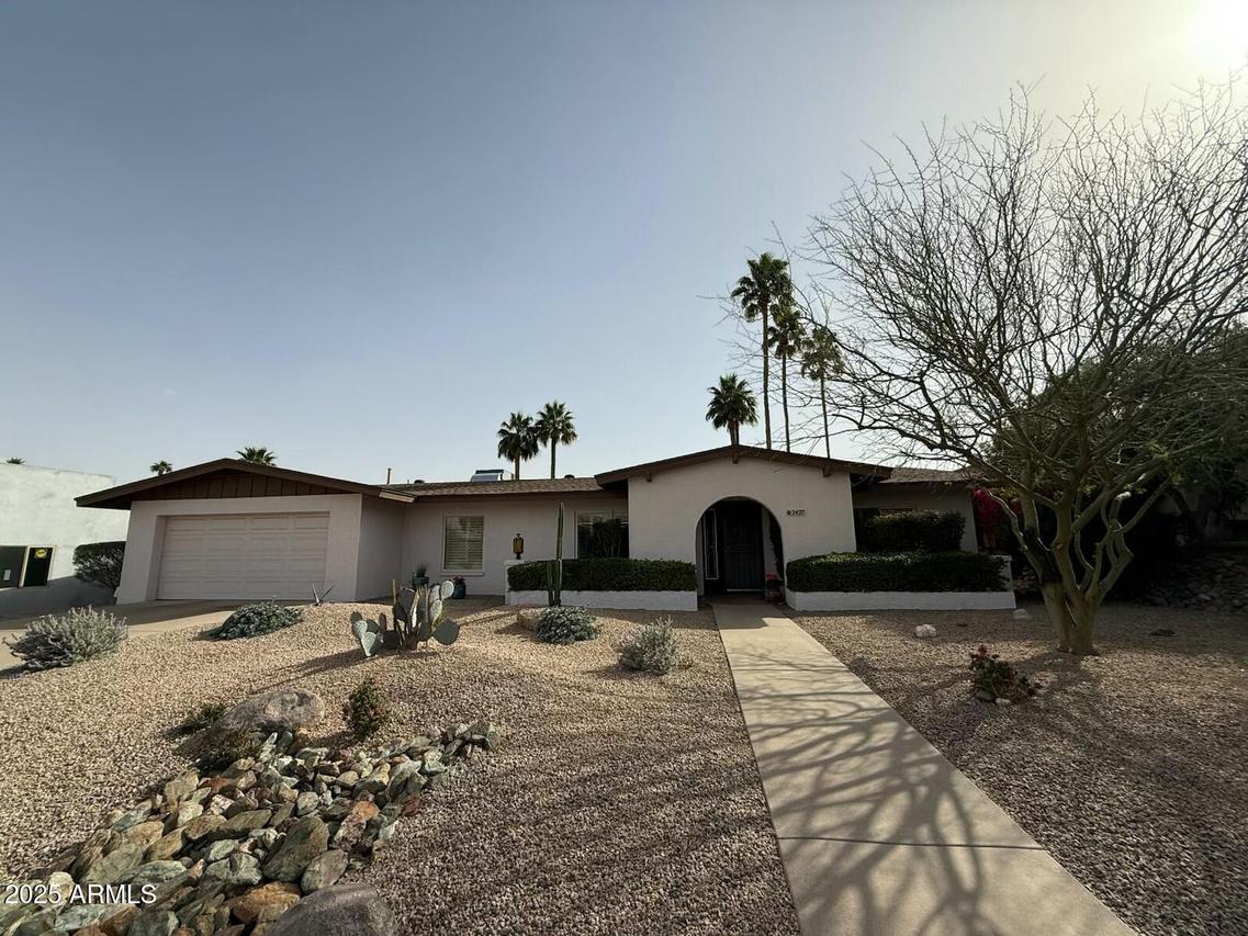 2427 E Cinnabar Ave., Phoenix, AZ 85028