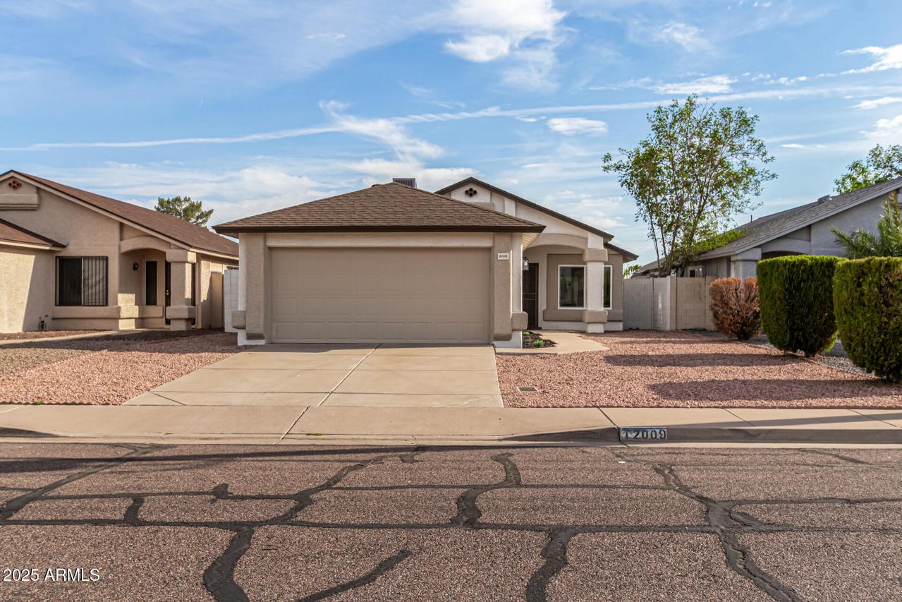 2009 E Paradise Ln., Phoenix, AZ 85022