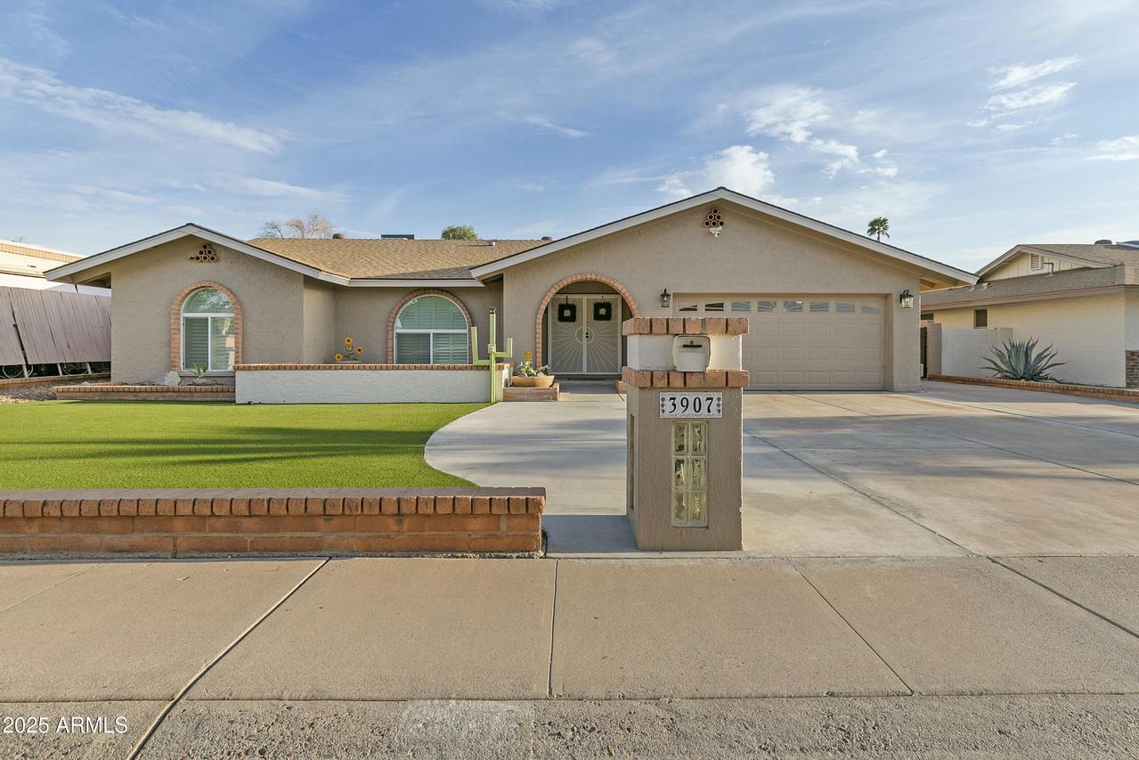 3907 W Sharon Ave., Phoenix, AZ 85029