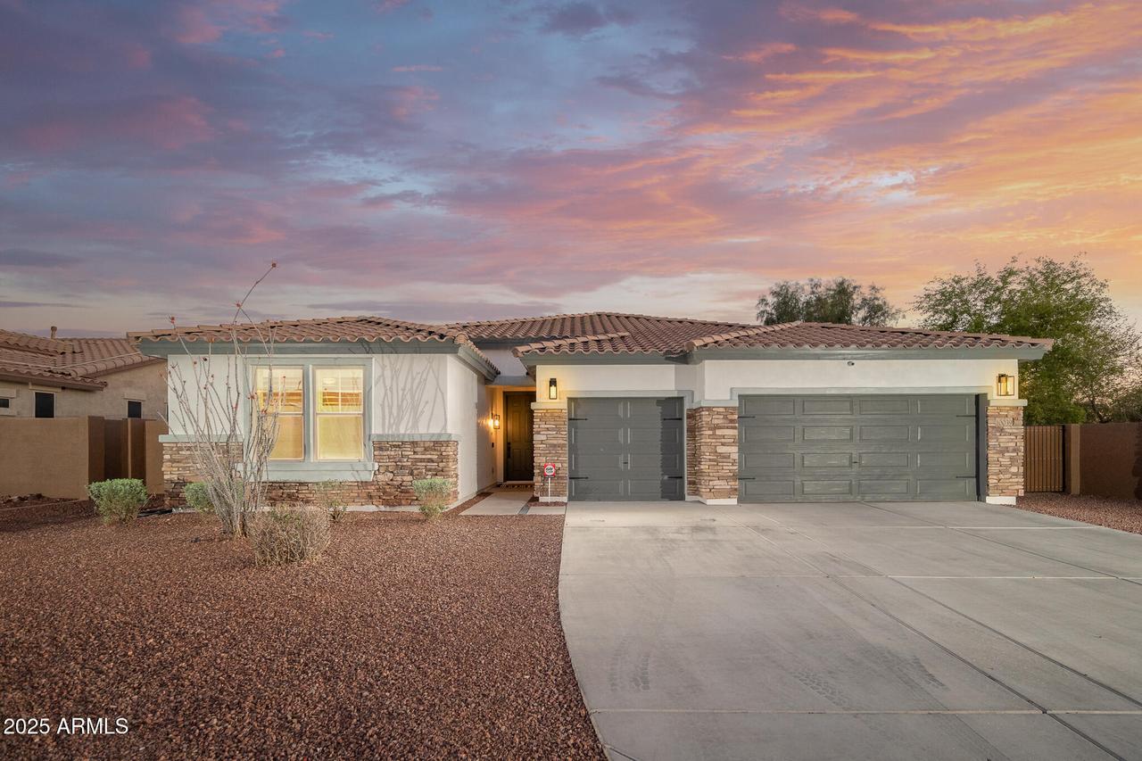 10039 W Villa Hermosa, Peoria, AZ 85383