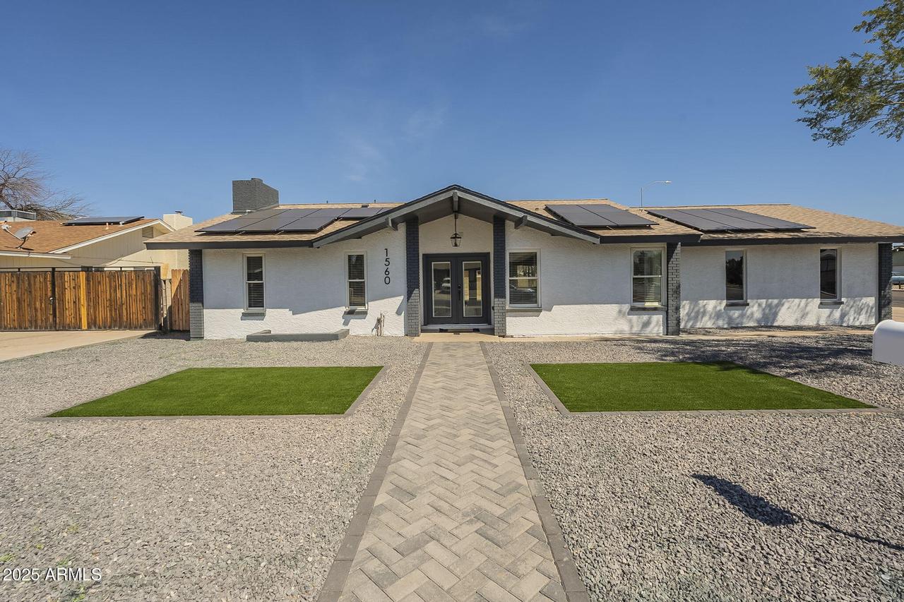 1560 E Hampton Cir., Mesa, AZ 85204