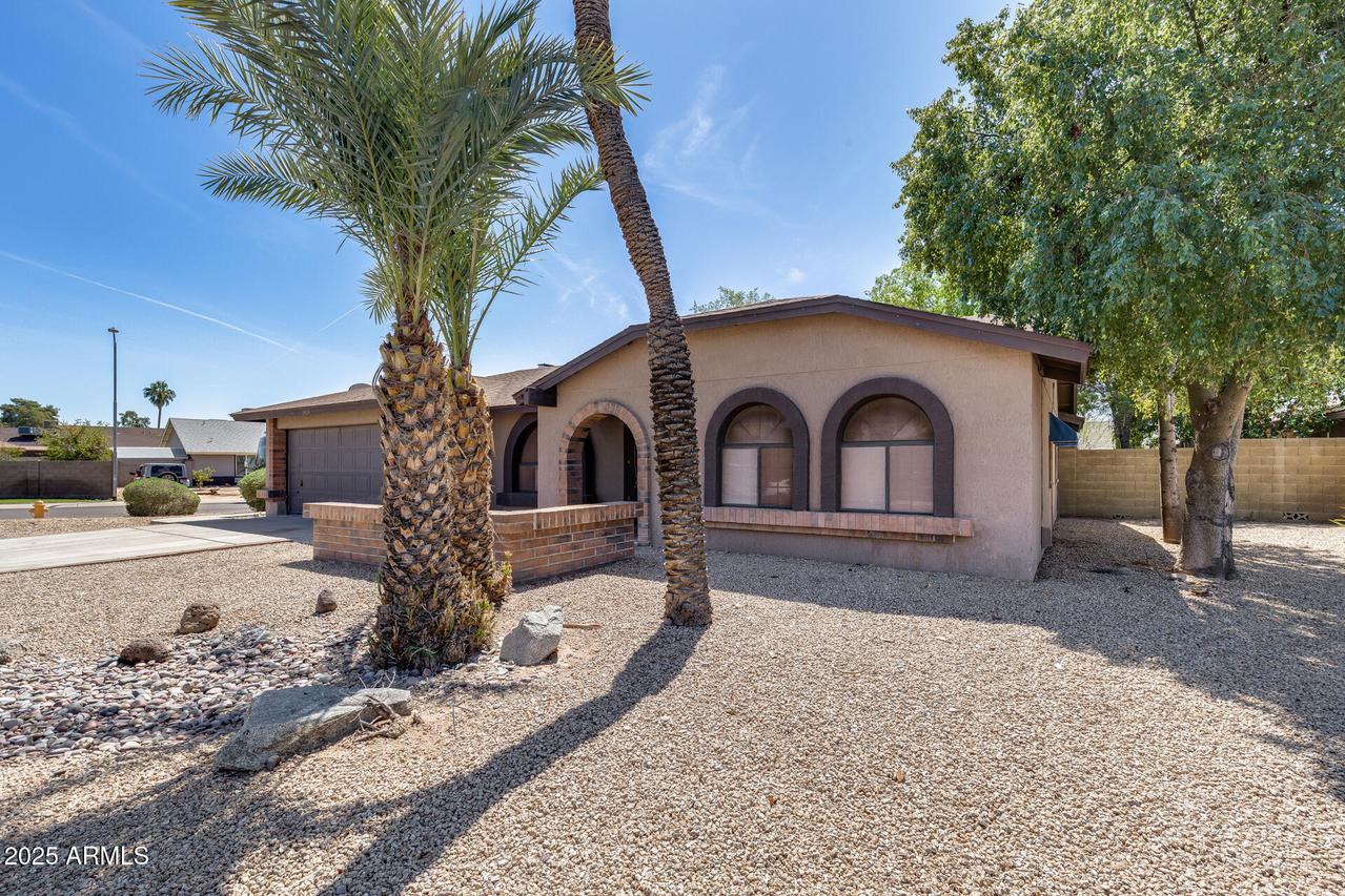 3929 W Villa Theresa Dr., Glendale, AZ 85308
