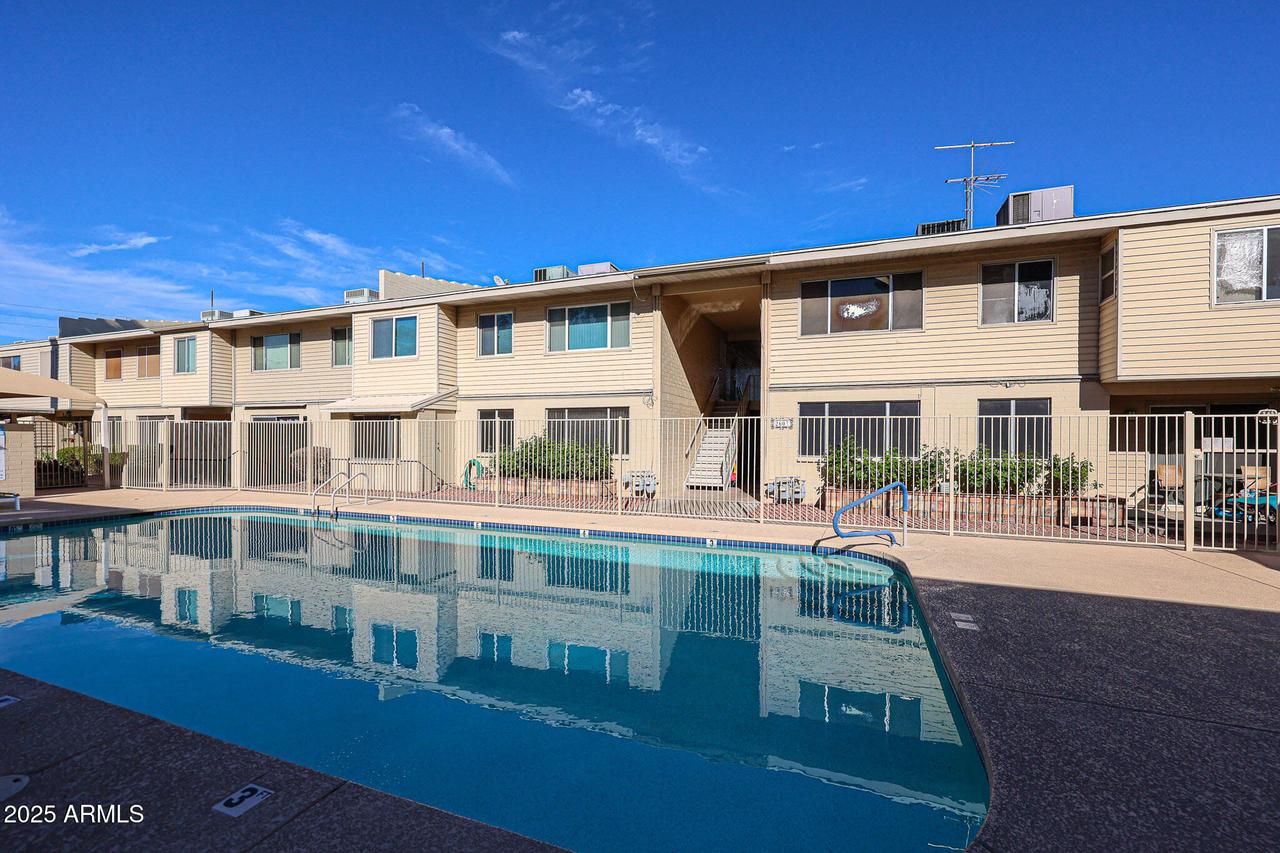 2605 W Rose Ln. #B-202, Phoenix, AZ 85017