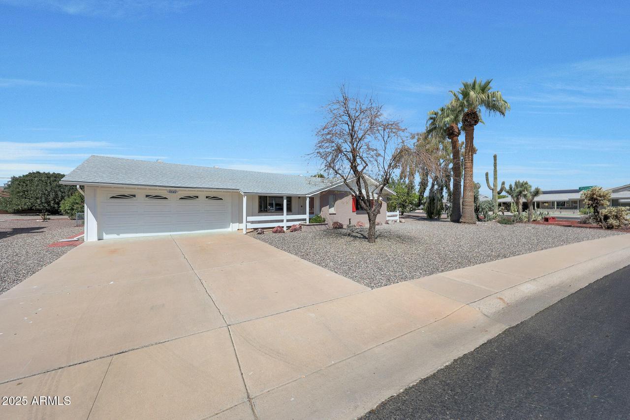 11642 N Coggins Dr., Sun City, AZ 85351