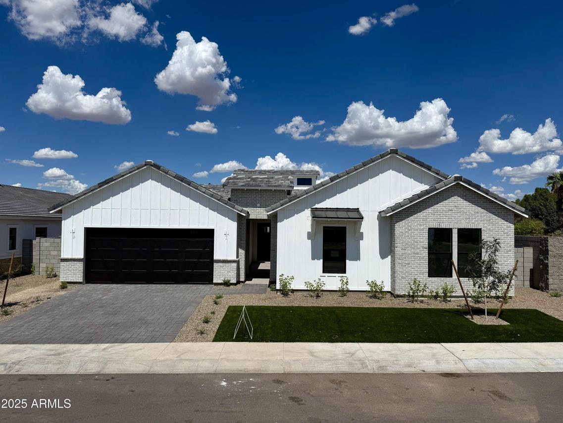 6460 E Omega Cir., Mesa, AZ 85215