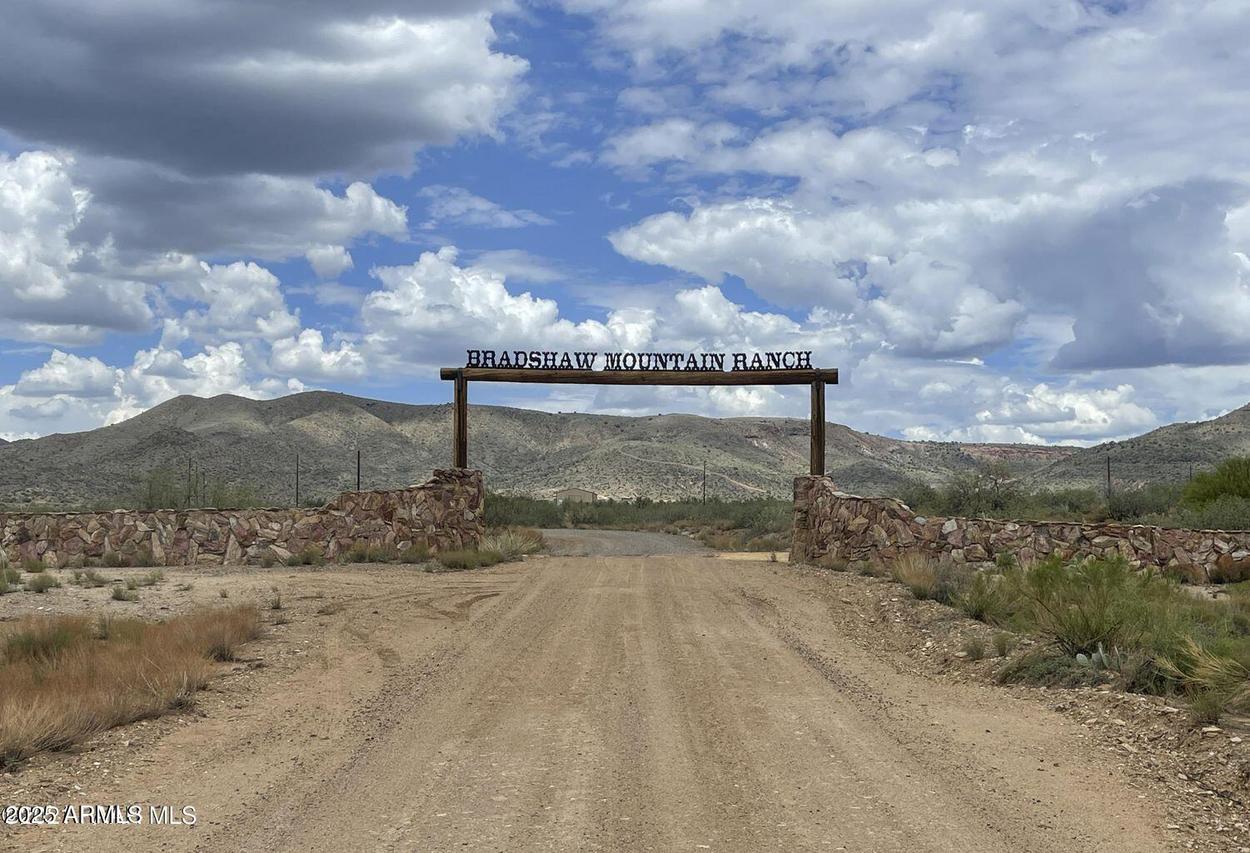 17500X S Dripping Springs Rd. #14, Mayer, AZ 86333