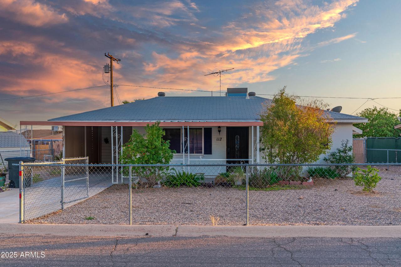 117 Peretz Cir., Morristown, AZ 85342