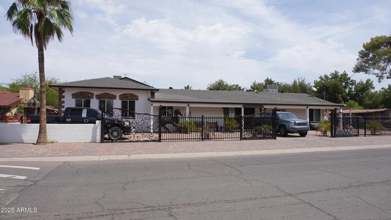 920 W Tamarisk St., Phoenix, AZ 85041