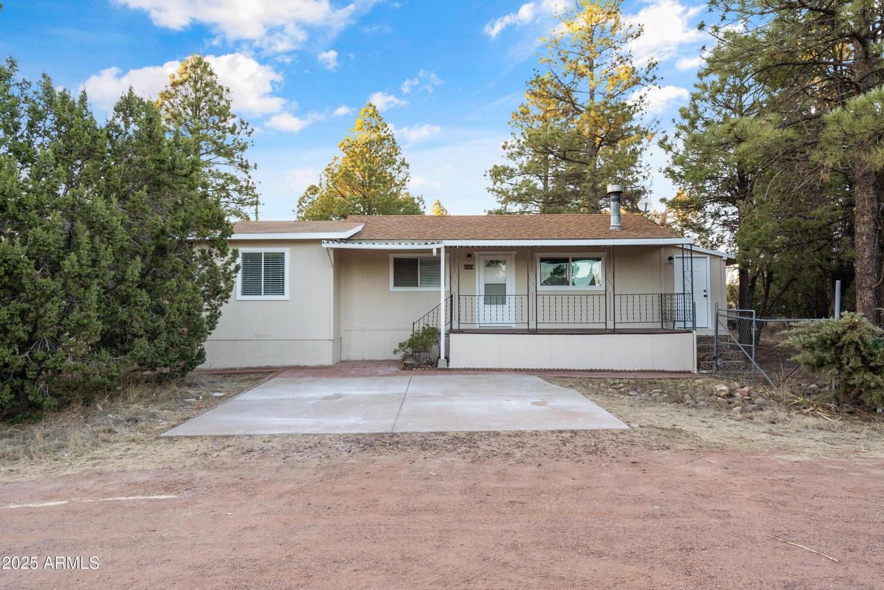 2068 Pinehaven Ln., Overgaard, AZ 85933