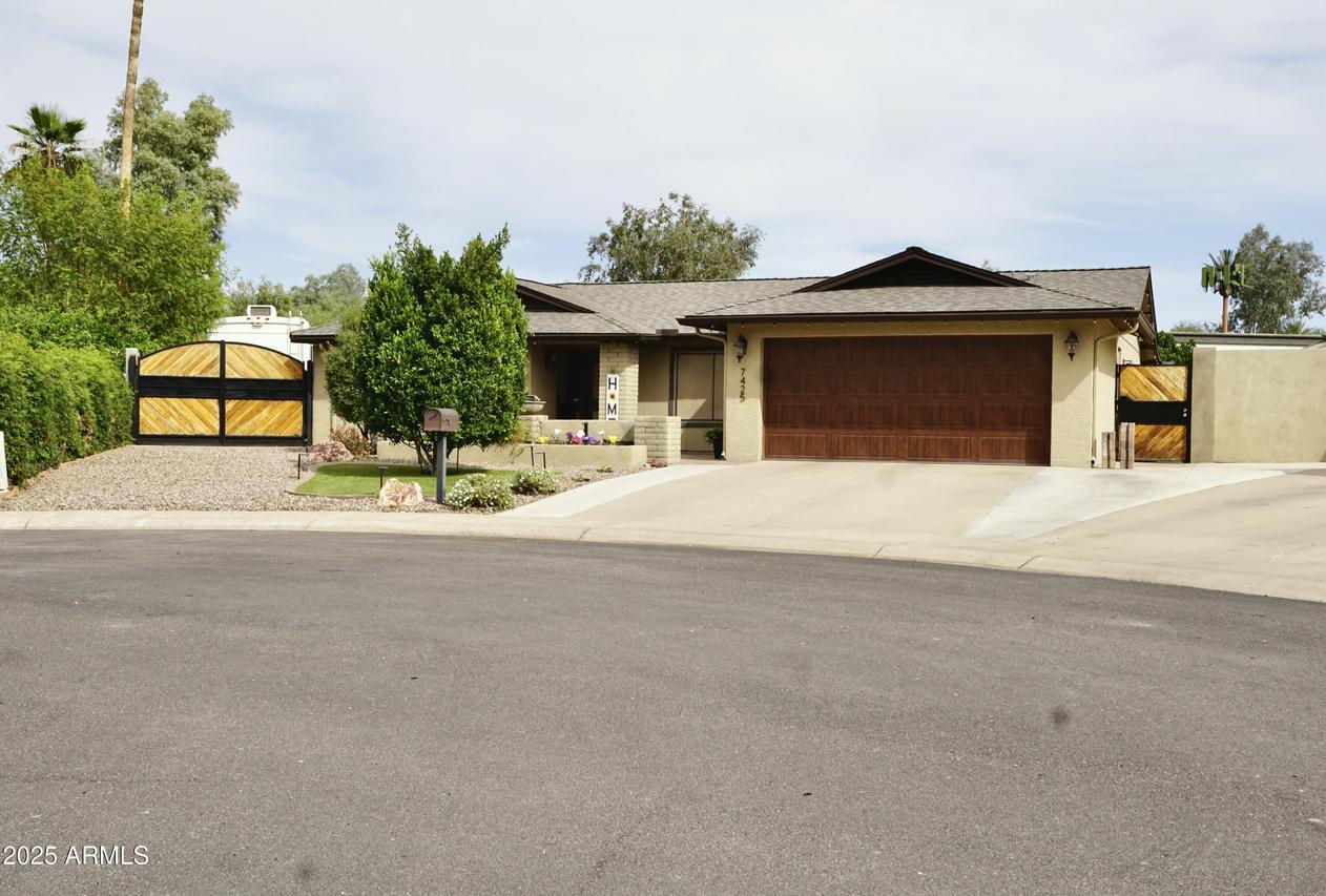 7425 S La Rosa Dr., Tempe, AZ 85283