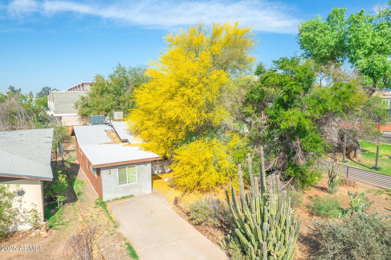 902 S Una Ave., Tempe, AZ 85281