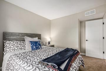 863 W Kiva Ave., Mesa, AZ 85210