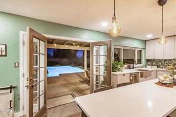 863 W Kiva Ave., Mesa, AZ 85210