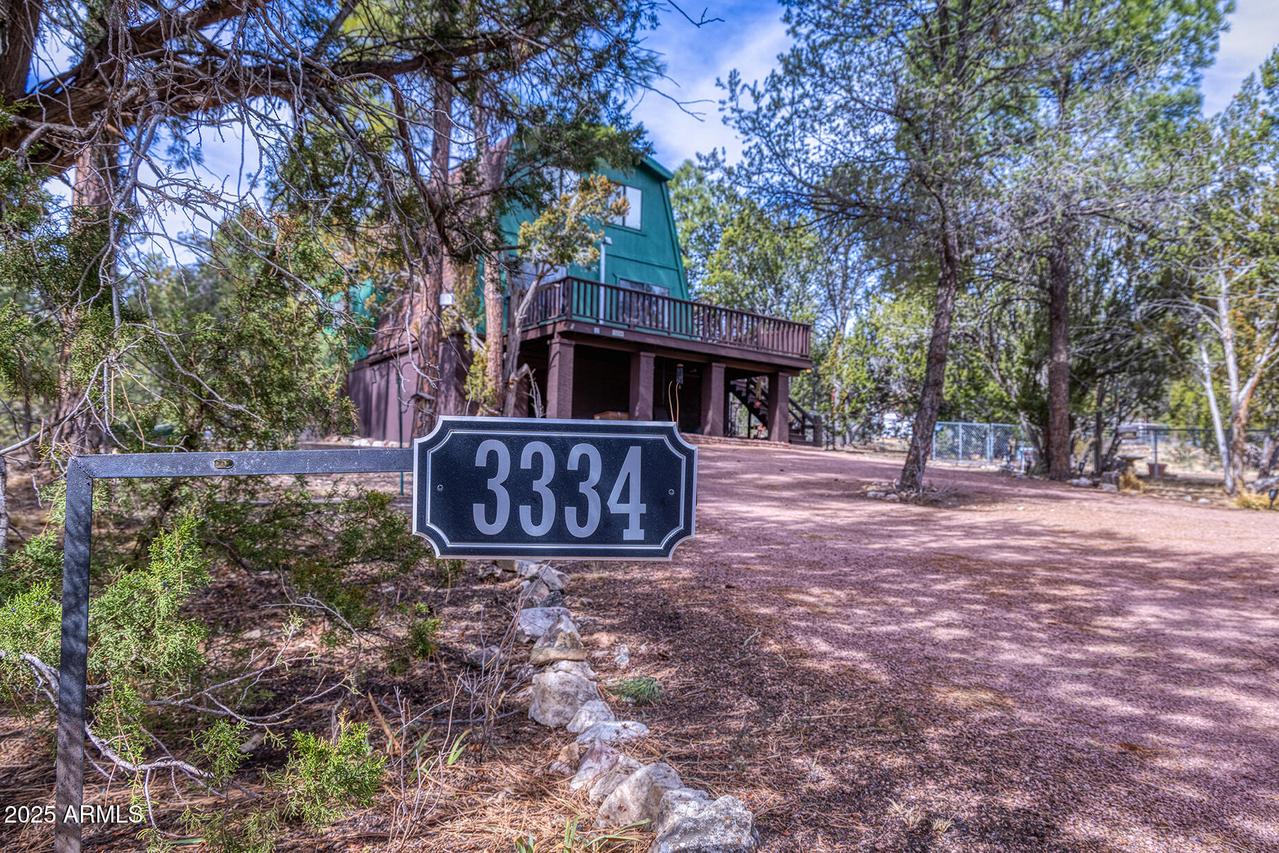 3334 Whispering Pine Dr., Overgaard, AZ 85933