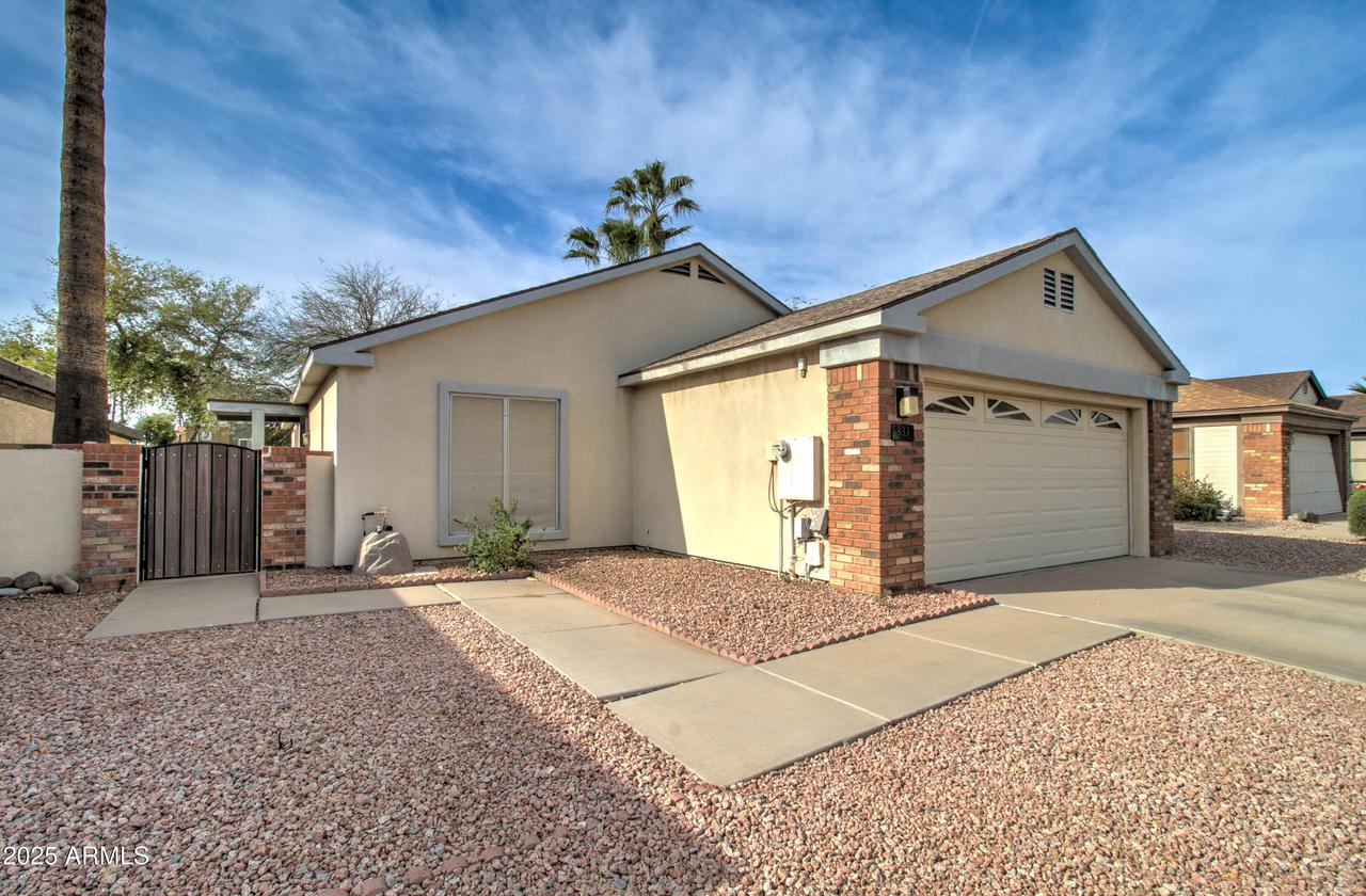 833 E Manor Dr., Chandler, AZ 85225