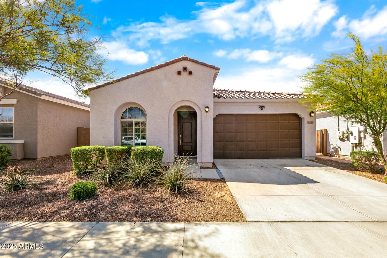 9229 W Willow Bend Ln., Phoenix, AZ 85037