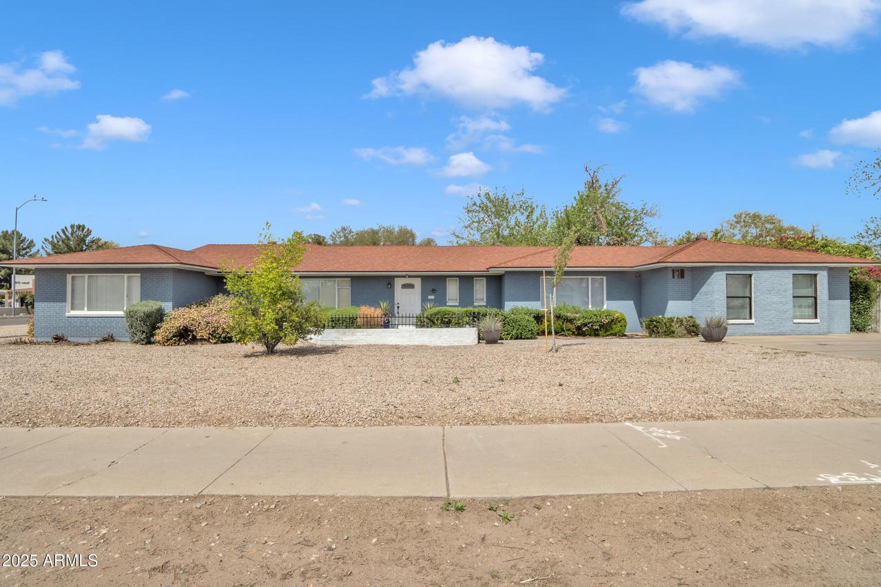 140 W University Dr., Mesa, AZ 85201