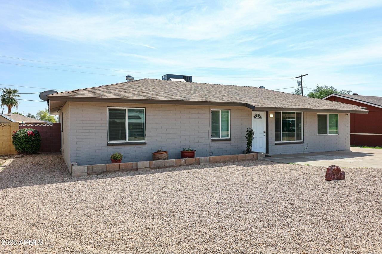 811 E Seldon Ln., Phoenix, AZ 85020