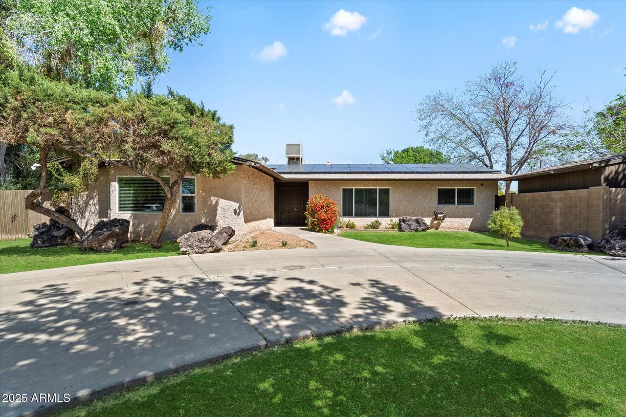 7602 W Acoma Dr., Peoria, AZ 85381