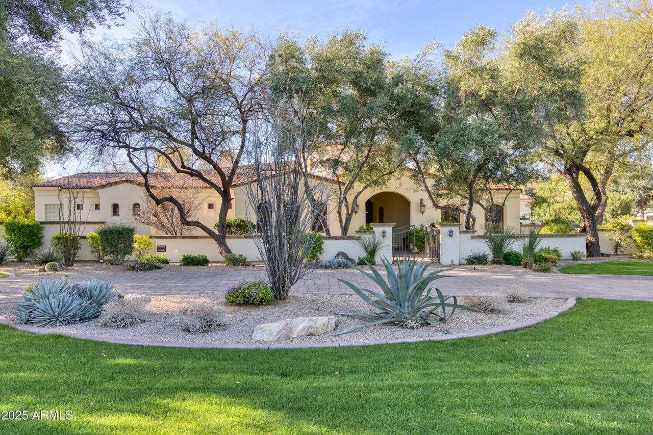 6937 E Fanfol Dr., Paradise Valley, AZ 85253