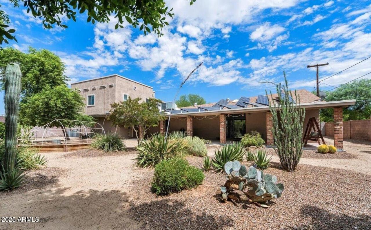 8106 N 11th St., Phoenix, AZ 85020