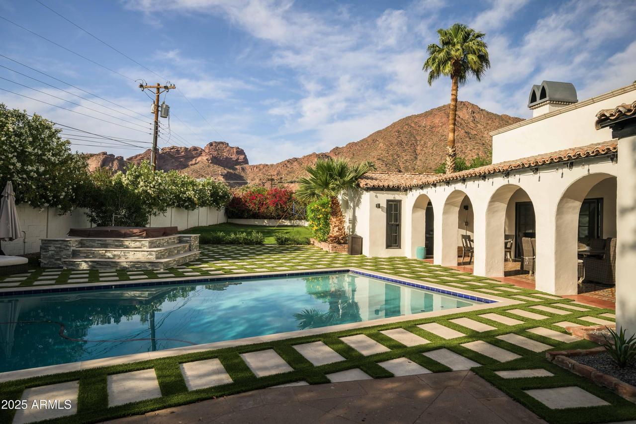 4616 N Royal Palm Cir., Phoenix, AZ 85018