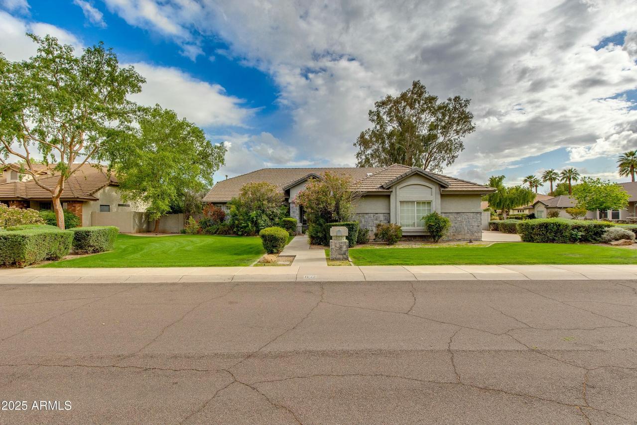 1133 W Las Palmaritas Dr., Phoenix, AZ 85021