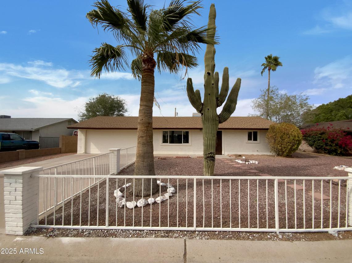 492 W 17th Ave., Apache Junction, AZ 85120