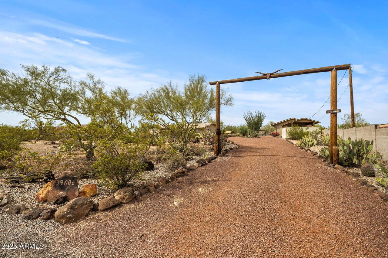 39606 N 3rd Ave., Phoenix, AZ 85086